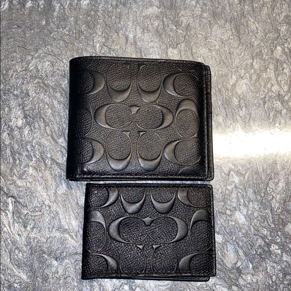 Coach wallet like new black.